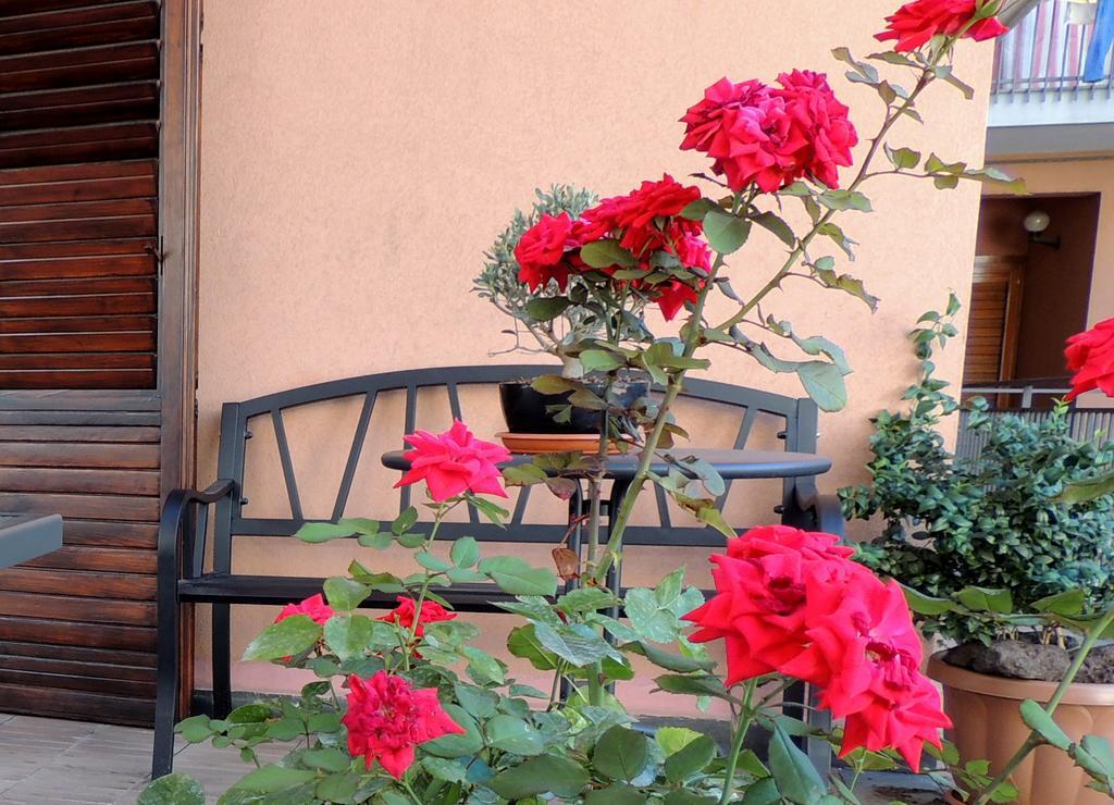 B&B Il Rosso E Il Nero Цафферана-Этнея Экстерьер фото